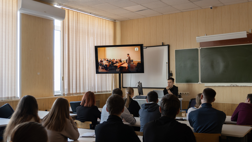 «Россия умная: узнаю о профессиях и достижениях в сфере образования»